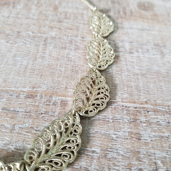 Greek Laurel Gold Necklace - Picture 2 of 3